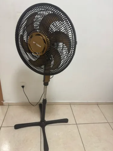 Ventilador de Coluna Potente - Preto e Dourado - Ótimo Estado!