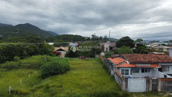 Terreno estratégico com dupla frente no Morro das Pedras - Florianópolis