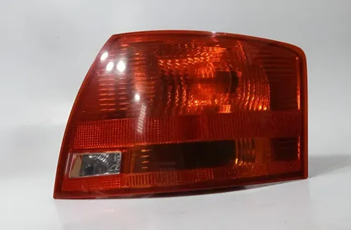 Lanterna Direita Audi A4 B7 2004 2005 2006 2007 Direito/passageiro Vermelho