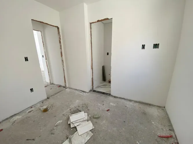 Casa Geminada com 2 Suítes e 2 Vagas à Venda no Bairro Jardim Leblon.