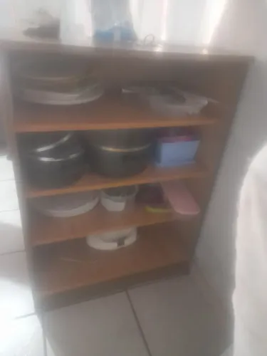 Mesa e estante, seminovos em mds ,perfeito estado os dois