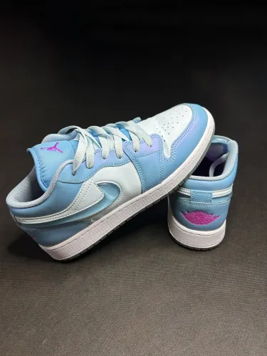 Tênis Nike Air Jordan 1 Low SE GS "Aquarius Blue"