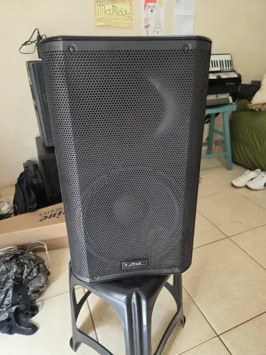 Caixa ativa QSC K12