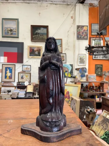 Escultura de Jacarandá (ou cedro). Nossa Senhora.