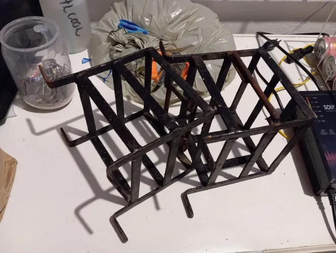 2 grades de ferro para câmera
