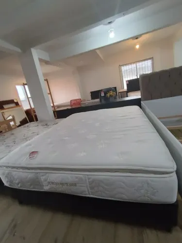 Cama Queen casal 