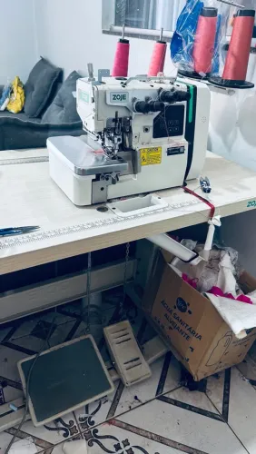 Vendo uma máquina de costura semi nova ponto cadeia