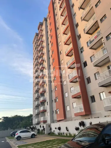 Apartamento à Venda no Condomínio Pitangueiras - Próximo ao Shopping.