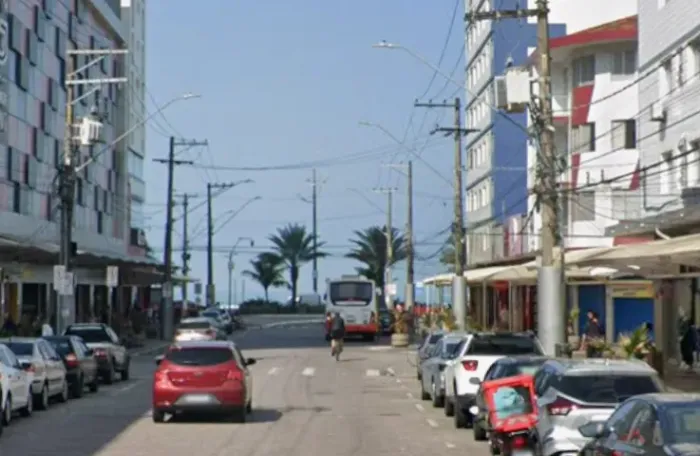 ?Vende-se Kitnet, 1°Andar de escadas, Sem Mobília, Prédio no centro do Boqueirão