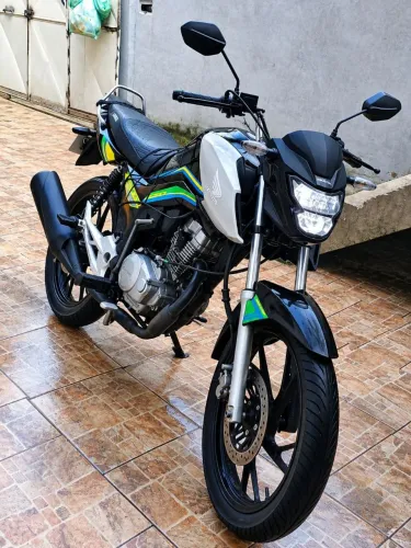 Titan 150 Ks 2004, Vendo ou assumo financiamento de uma moto mais potente