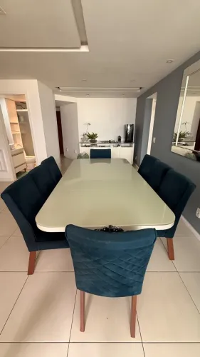 Mesa de Jantar com Tampo de Vidro - 8 Lugares