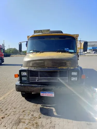 Vende-se um Caminhão Mercedes-Benz 2213 ano 1985