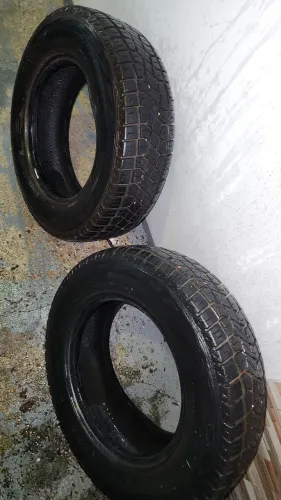 2 Pneus 205/70 R15 para Barro - 90% de Vida - Semi Novos