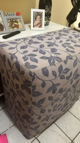 Vende -se jogo de poltrona e puff 