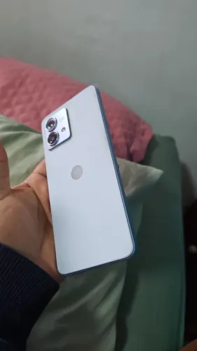 Moto g84