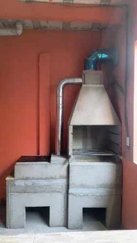 Churrasqueira + fogão a lenha