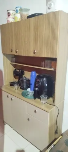 Vendo esse armário de cozinha todo bom 