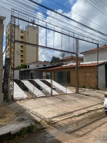 Aluguel de Terreno / Lava jato com 765 m² na Trav. São Pedro com Tamandaré