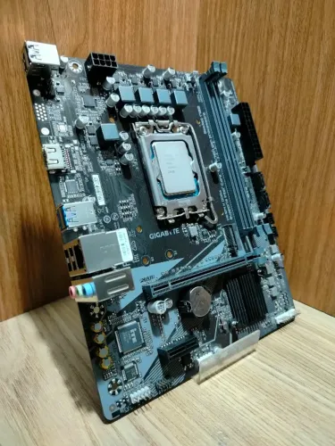 Kit i3-14100f + Placa h610m Gigabyte