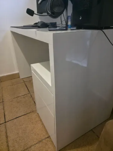 Escrivaninha com 3 gavetas