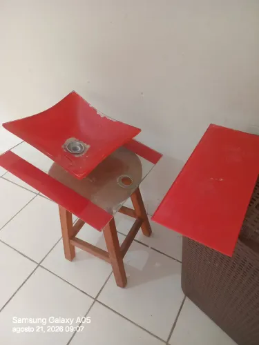 Pia de vidro com prateleira toda em ordem por apenas 100 reais