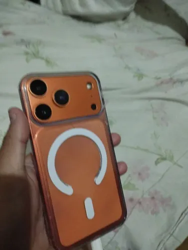 iPhone xr na carcaça do 17