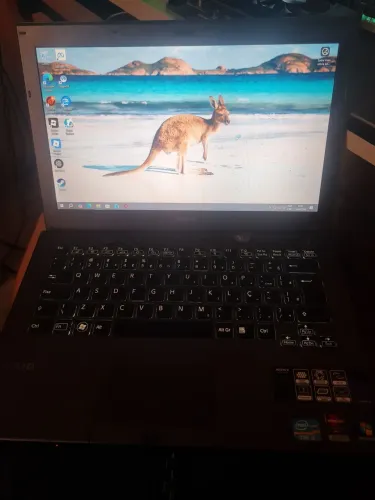 Notebook Sony vaio com detalhe