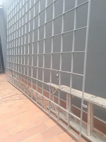 Vendo uma grade para porra ou janela