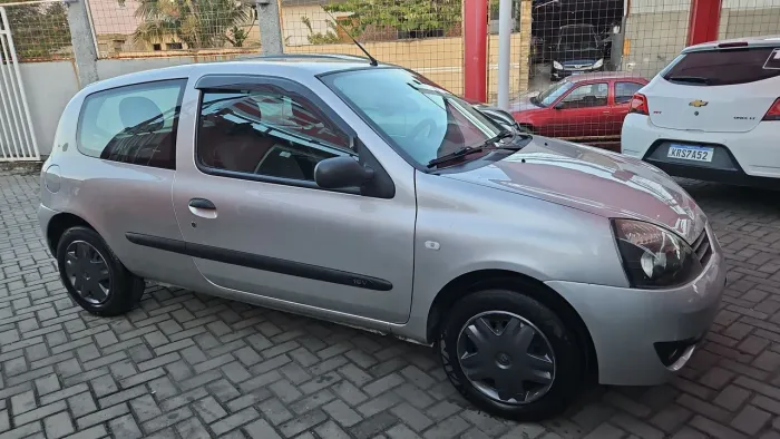 Renault Clio Hi-flex 1.0 16V 3P 2011