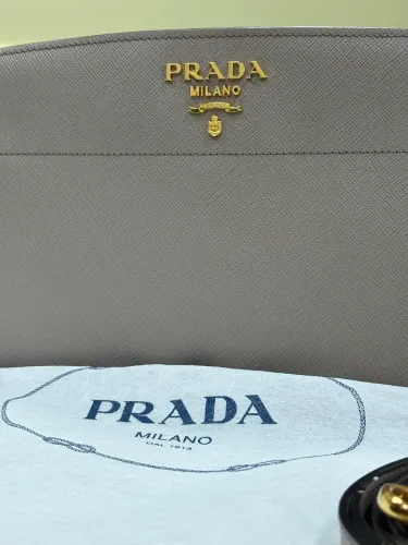 Bolsa PRADA muito nova!