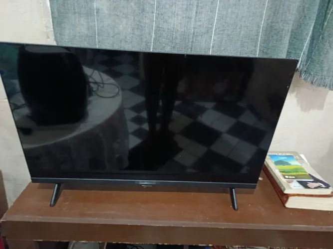 TV LG ELA TEM 2 MESES DE COMPRADO!! A TELA TRINCOU