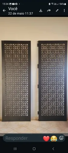 Painel de madeira decorativo