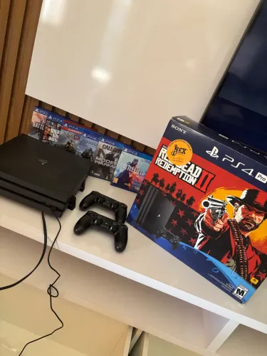 PS4 Pro 1TB Completo na Caixa + 2 Controles + GTA V, Ragnarok e Mais Jogos