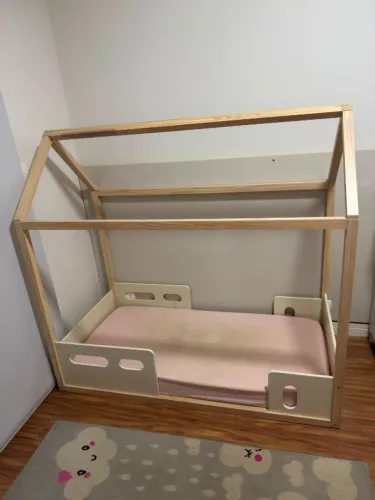 Cama Montessoriana Casinha + Colchão + Lençol | Usada em Ótimo Estado