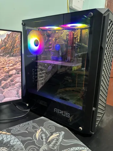 Computador Pichau Gamer + Monitor e mesa.