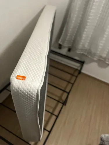 Colchão Solteiro Emma One Plus + Estrutura metálica Moderna