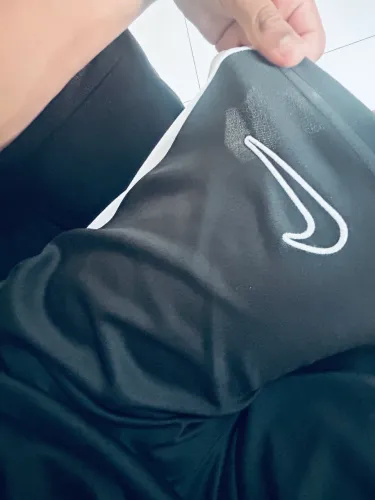 Comprei mais não uso pois não gostei produto 100% original comprei na Nike conjunto calor