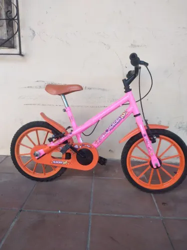 Vende-se Bicicleta de Criança em ótimo estado. R$ 250.
