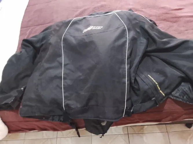 Vendo blusa para andar de moto com proteções!