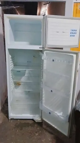 Vendo geladeira usada voltagem 220