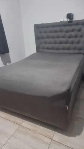 Cama + cabeceira.