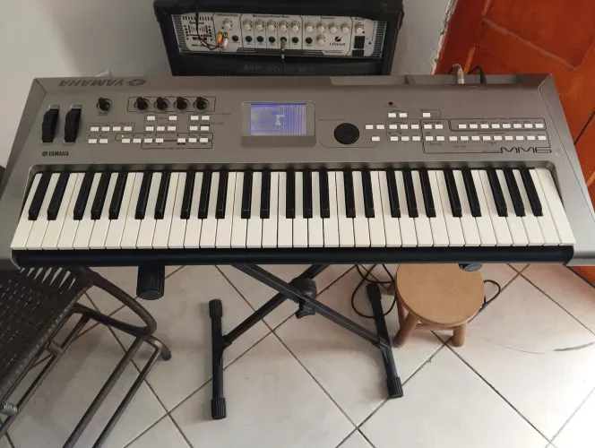 Teclado Yamaha mm6
