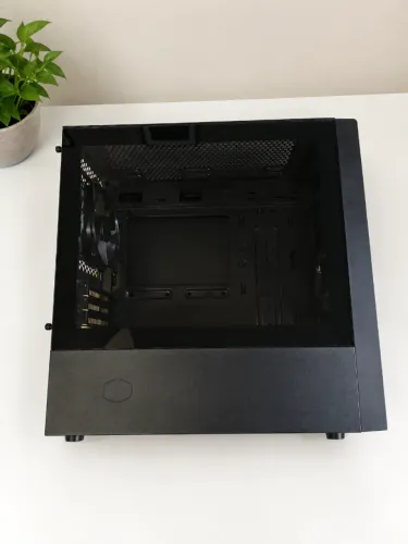 Gabinete Cooler Master ~ NR400