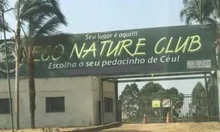 3.000 M2 .Condomínio de chácaras, terreno cercado e limpo.
