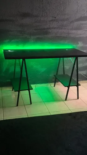 Mesa De Computador Gamer Industrial em Cavalete de Metalon e MDF com LED RGB
