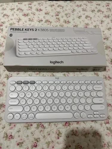 Teclado Bluetooth Pebble Keys 2 K380S Branco da Logitech