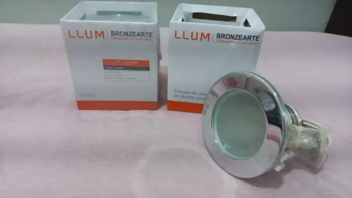Spot de embutir LLUM Bronzearte refletor em alumínio anodizado cromado