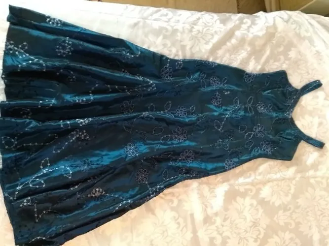 Vestido de festa azul bordado