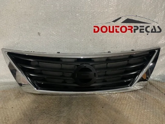 Grade Central Pára-choque Nissan Versa 2012/14 c/det