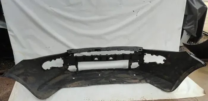Parachoque Dianteiro Fiat Punto 2013/2015 com detalhe Preto